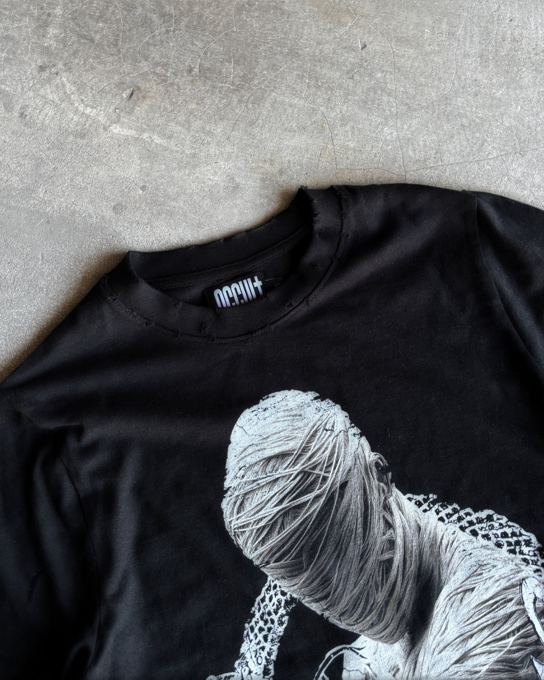 OCCULT mumia black tee