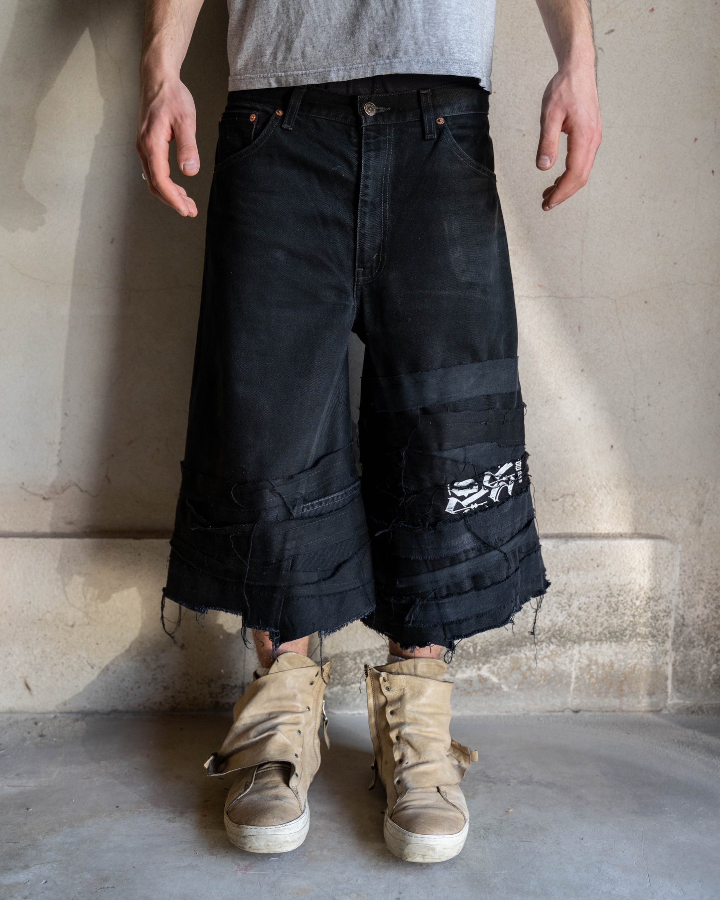 OCCULT mumia shorts 4/9