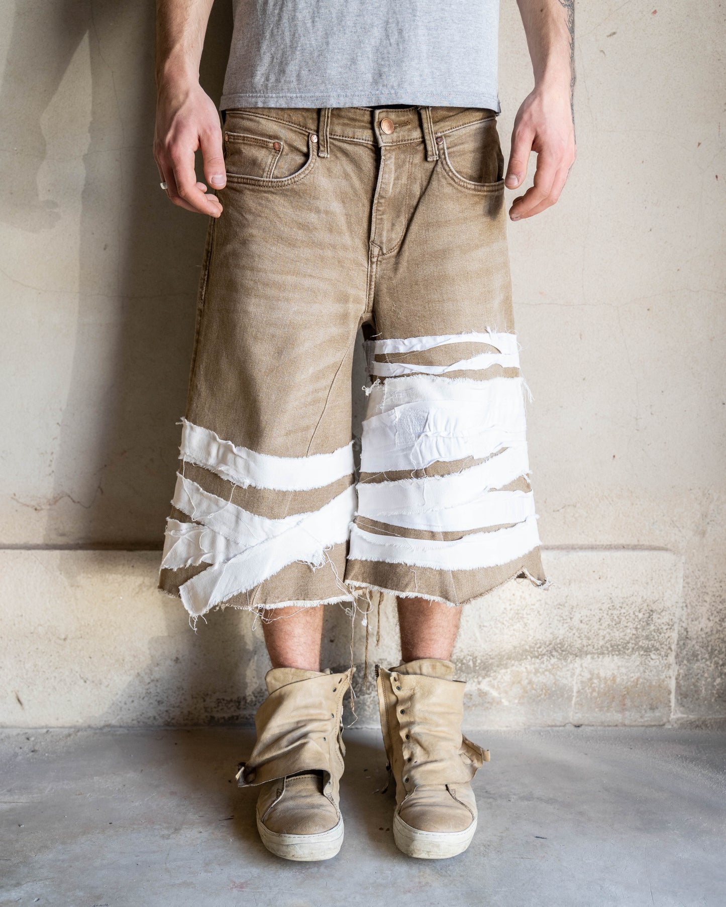 OCCULT mumia shorts 8/9