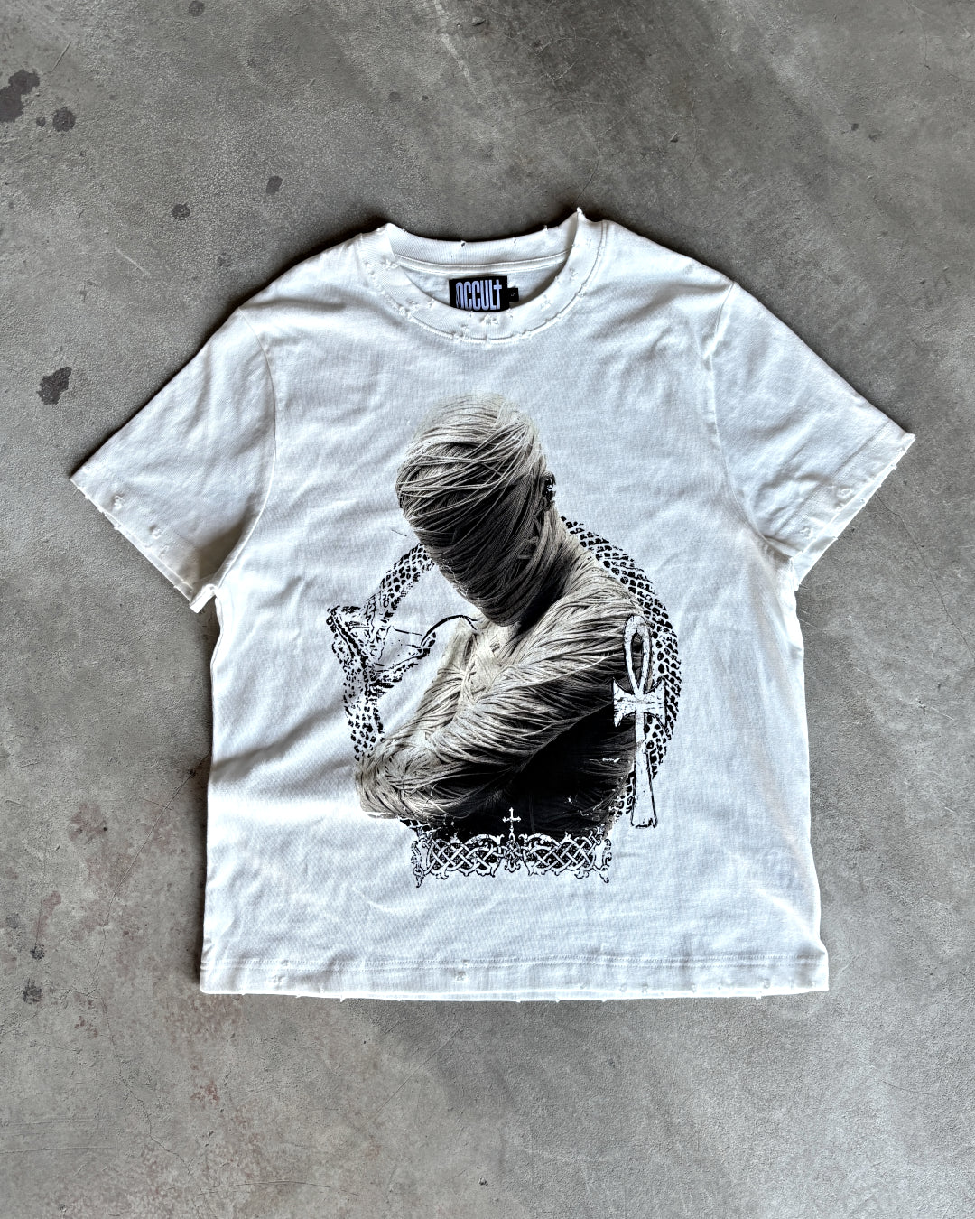 OCCULT mumia white tee