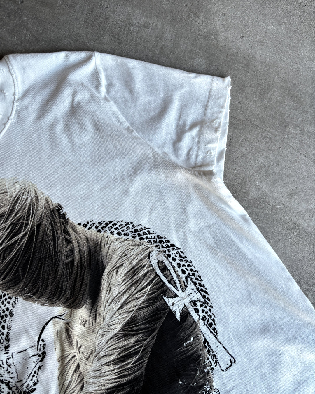 OCCULT mumia white tee