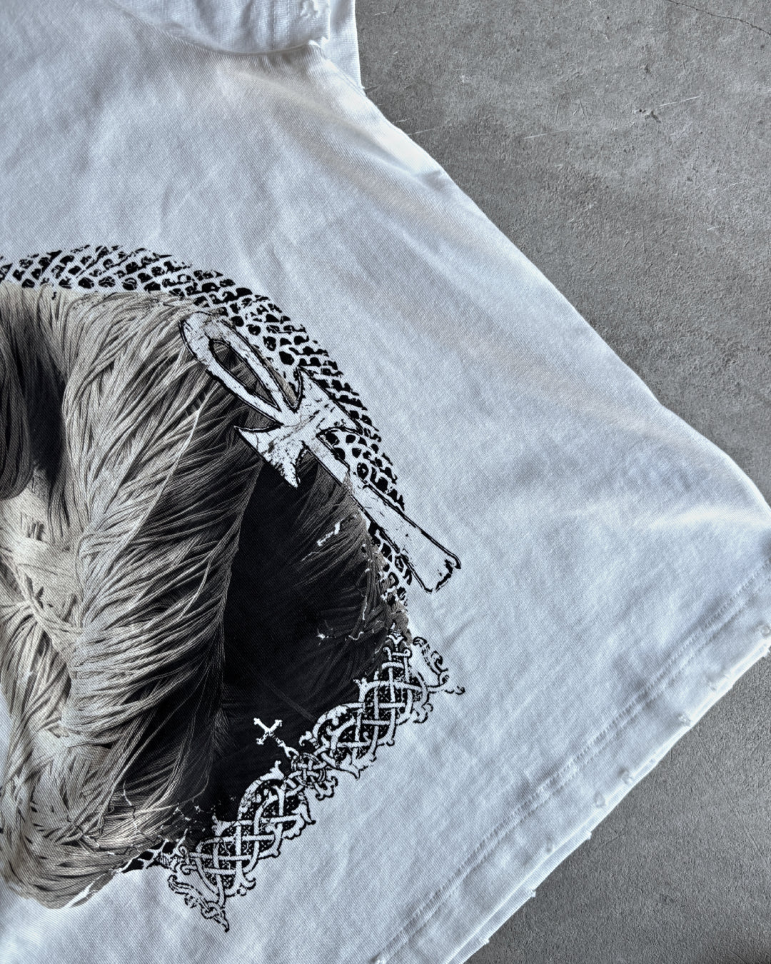OCCULT mumia white tee